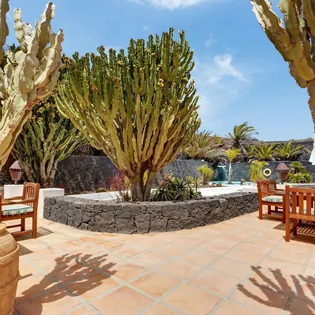 Hotel La Cueva *