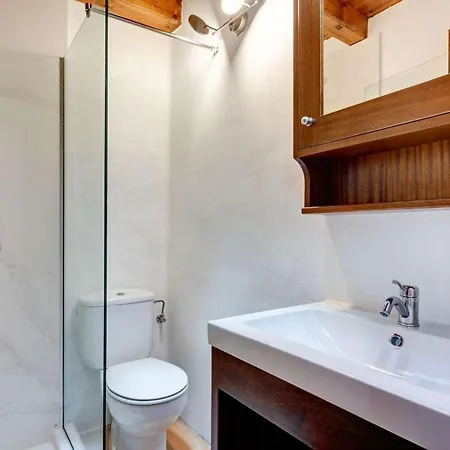 La Cueva Hotel *