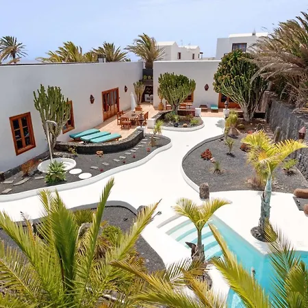 Hotel La Cueva *
