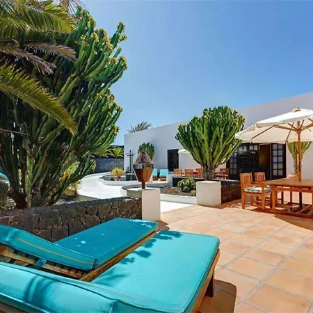 Hotel La Cueva *
